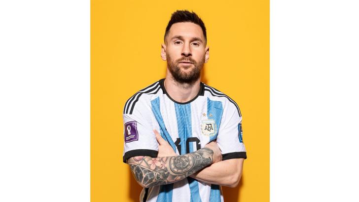 Lionel Messi posó para el lente de la FIFA en la previa del debut de Argentina ante Arabia Saudita. (FIFA)