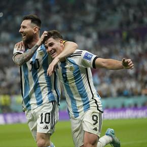 Messi y Scaloni: elogios a Julián Alvarez